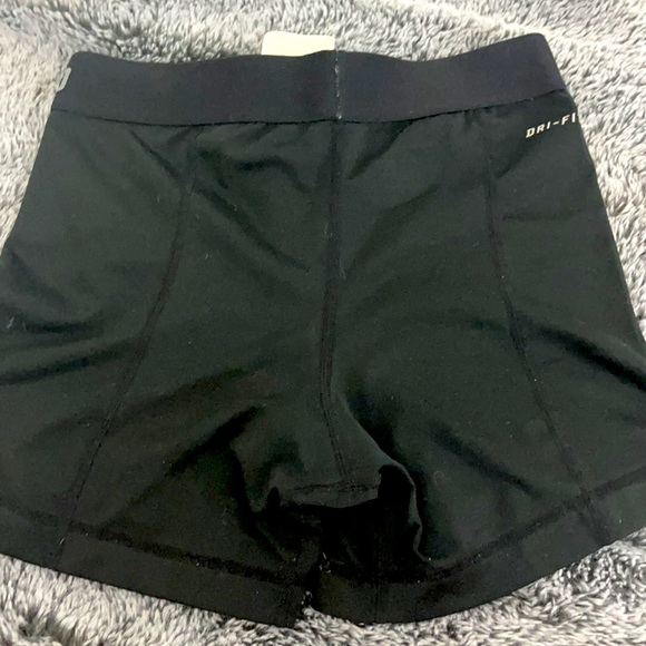 Size XS Nike Pro Shorts - Picture 2 of 2